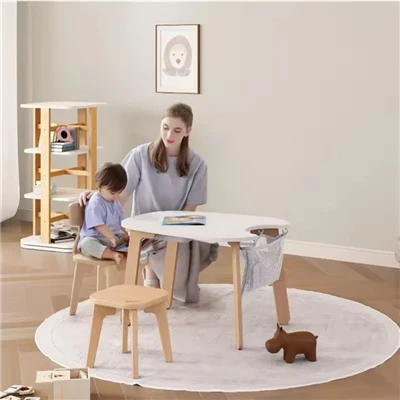 Tavolo da gioco e sedie per i più piccoli