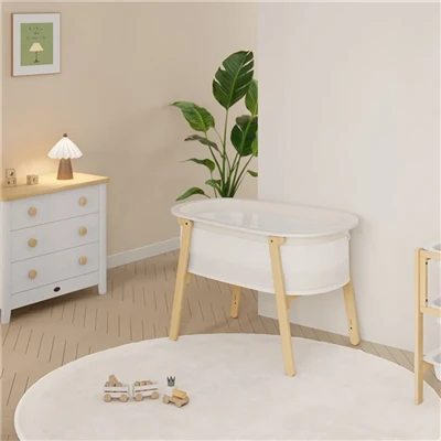 Lettino per neonati in legno